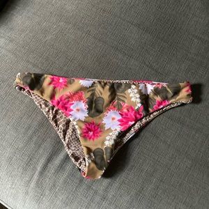 ACACIA Lei Day bottoms size L